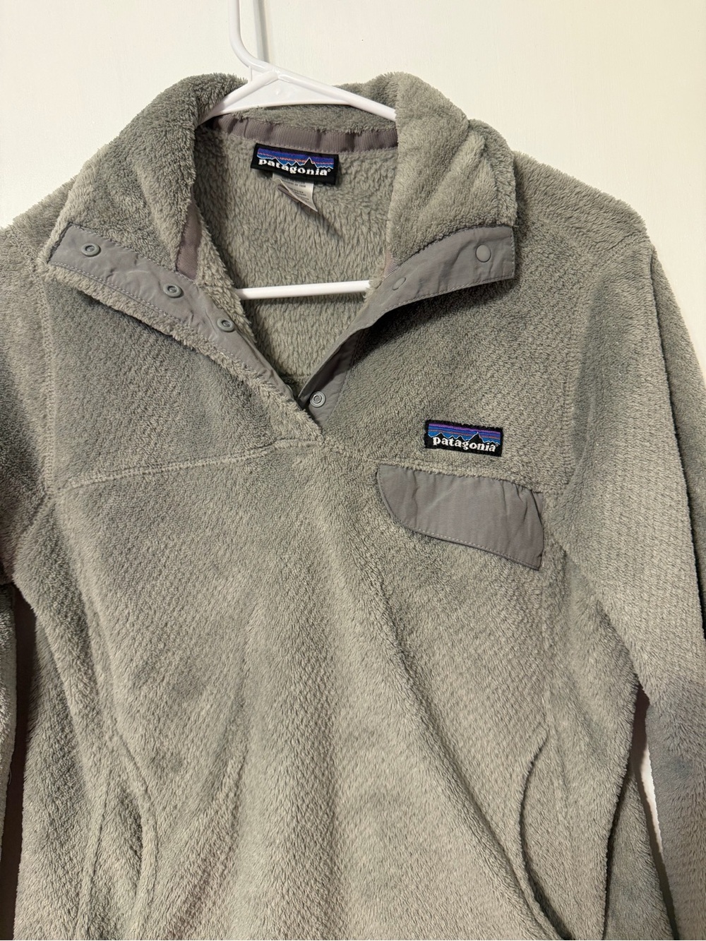 Patagonia Light Gray Fleece Snap Pullover - Picture 3 of 4